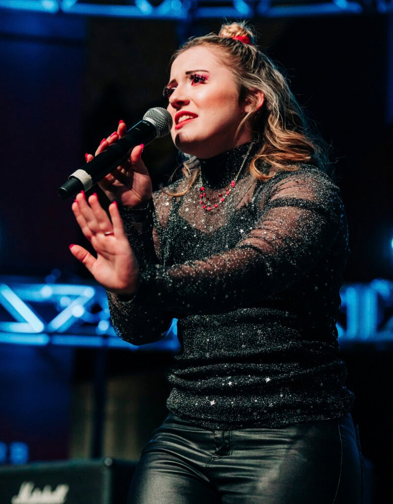 Kami Huff Is Turning Small-Town Storytelling Into Emotional Country-Pop Truth